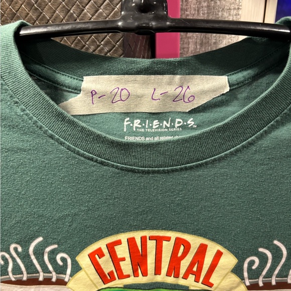 Friends Green Central Perk Friends T-Shirt size Medium - Picture 6 of 6